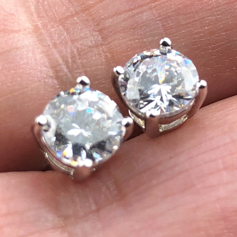 925 Sterling Silver CZ classic stud earrings NWT